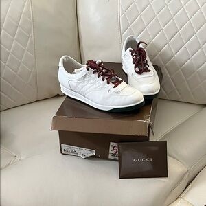 VINTAGE Gucci Men's White Sneakers with Maroon Laces